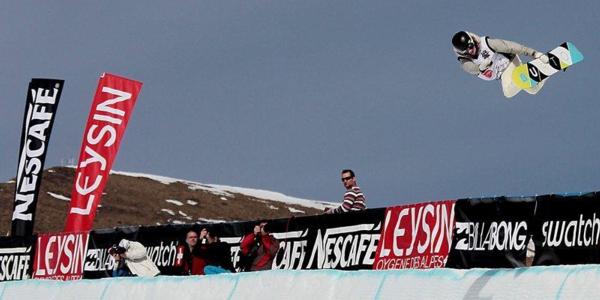 Cilka Sadar & Lucien Koch win 2011 Champ in Leysin