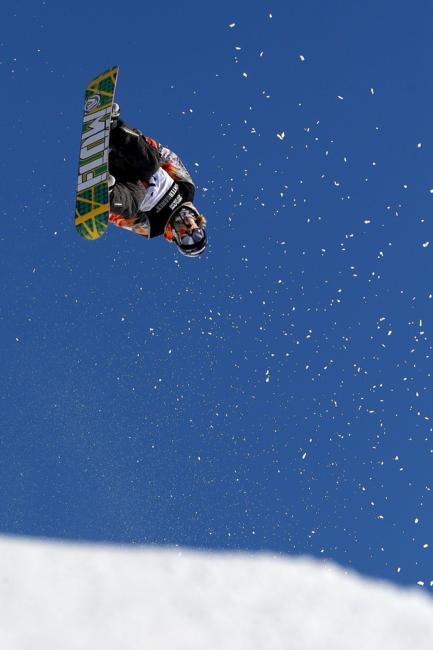 Halfpipe action from Winter Games 2011