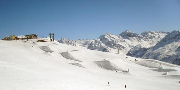 Davos offering free early season lift pass