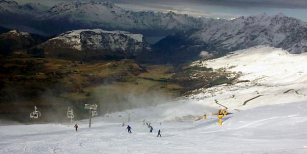 Spring snow covers NZ ski areas for a 2nd week!