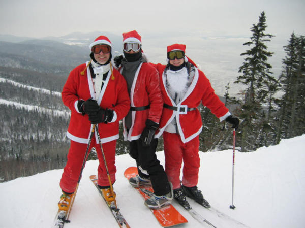 Santa can board for free at Le Massif