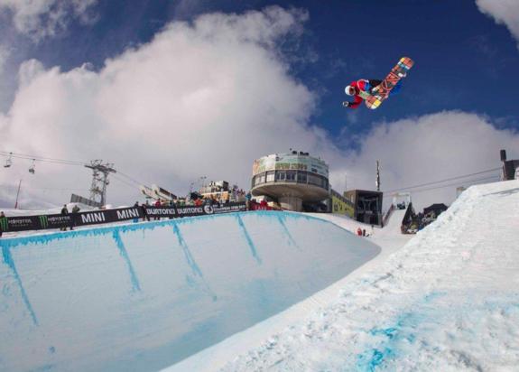 Ben kilner in the halfpipe qualifcation at the 2011 BEO