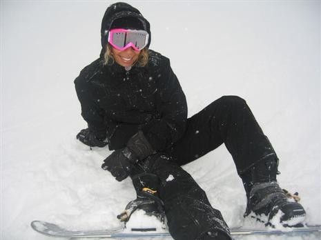 Leona Lewis snowboarding in Ischgl 29thNov08