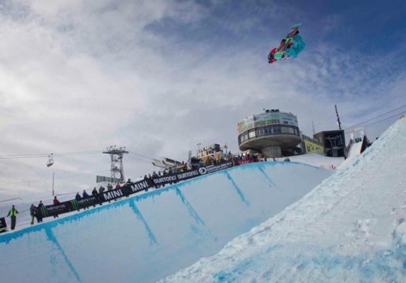 Roger Kleiv in the halfpipe qualifcation at the 2011 BEO