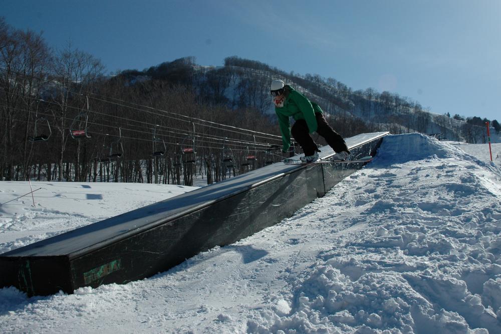 Hakuba 47 boardslide