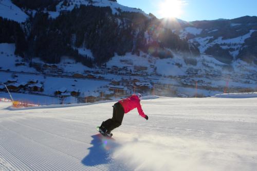 Grossarl SNowboarder