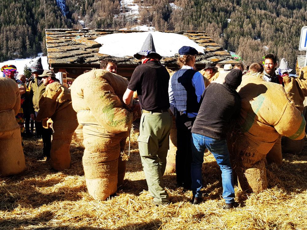 Costumes Stuffed with Straw 
