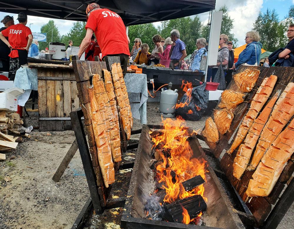 Salmon cooked on the fire