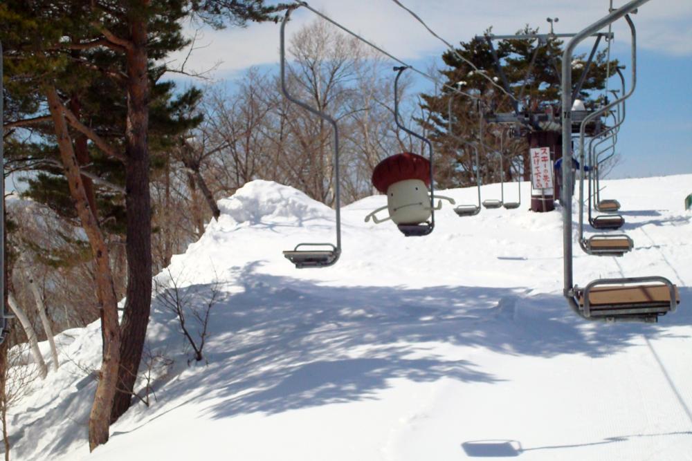 No one likes these single chairs at Shiga Kogen