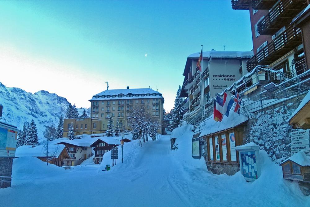 Mürren village toward hotel Regina