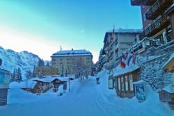 Mürren village toward hotel Regina