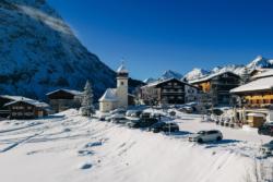 Zug-ein-romantischer-Ort-in-Lech