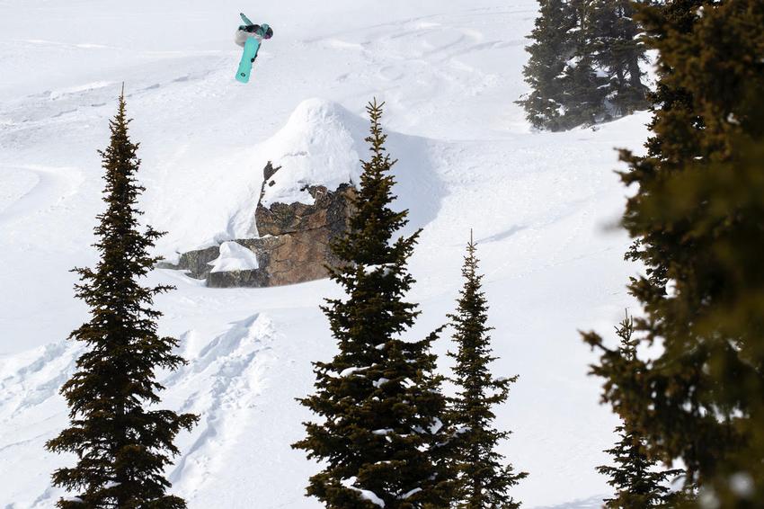 Zoi Sadowski-Synnott soars to a win at the 2021 YETI Natural Selection at Jackson Hole