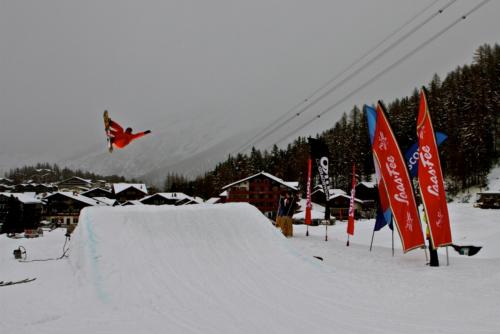 Saas Fee Snowboarder