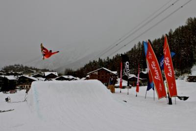 Saas Fee Snowboarder