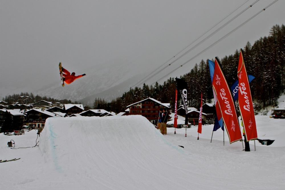 Saas Fee Snowboarder