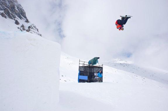 Chas Guldemond wins Mens Slopestyle at the Winter X Games 2011 in Tignes