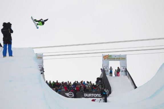 Markus Keller in the mens halfpipe semi finals at BEO11