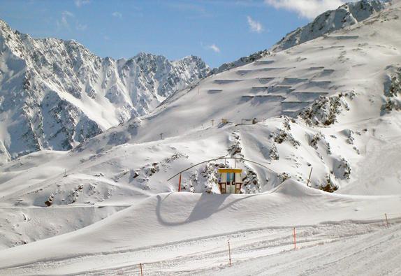 Rainbow gondola rail