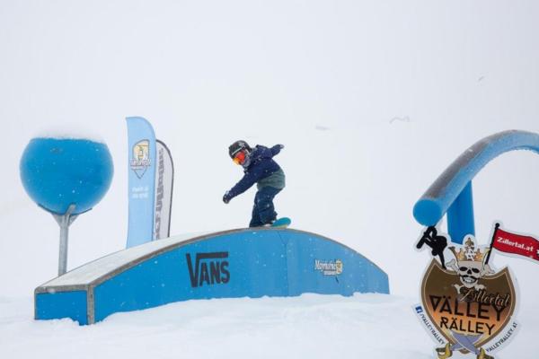 Zillertal Välley Rälley Snowboarder