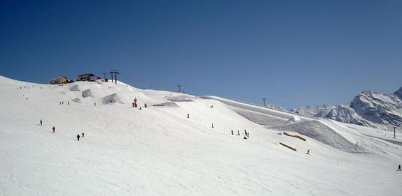 Terrain park and halfpipe at Jatz Junior on the Jakobshorn